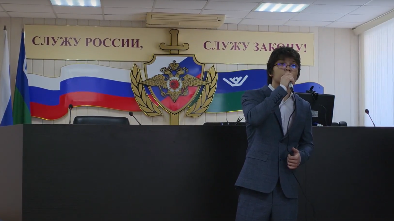 В преддверии Дня защитника Отечества наш студент Нурдин выступил на торжественном мероприятии в УМВД России по г. Сургуту.